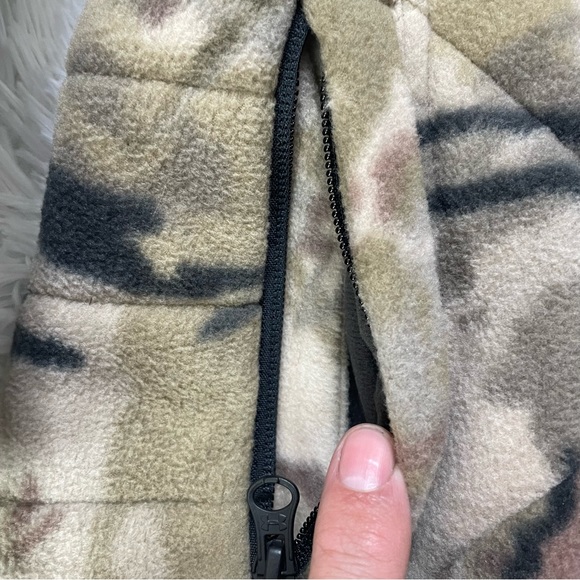 New Under Armour Women's Rut Windproof Jacket UA Barren Camo 1365594-999 - Picture 4 of 13